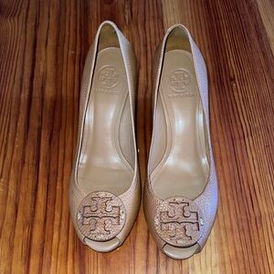 NWOB TORY BURCH SALLY WESGE HEEL SIZE 9.5